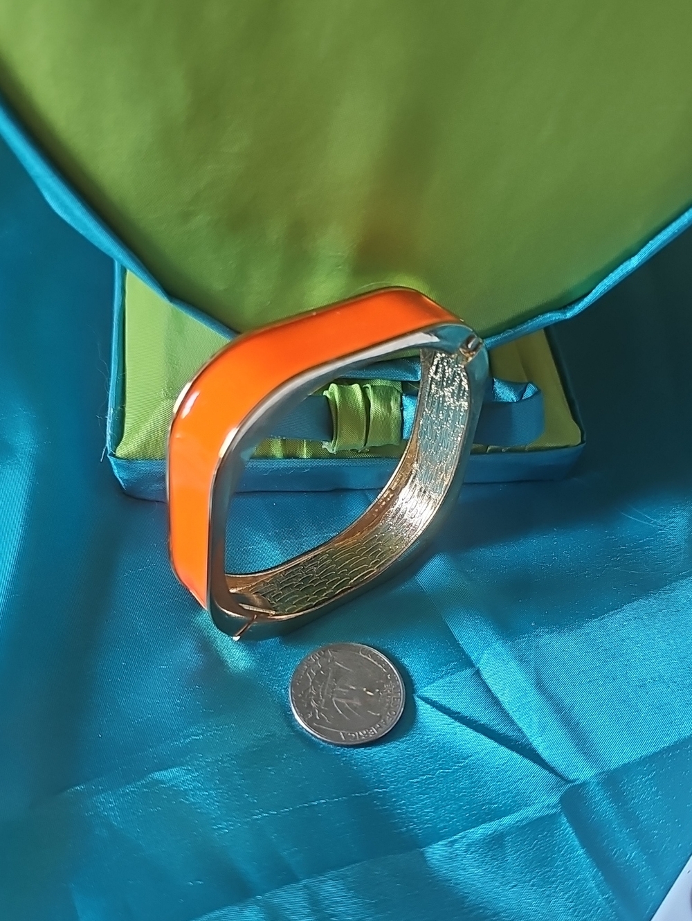 Beautiful Square Bangle Vintage Style